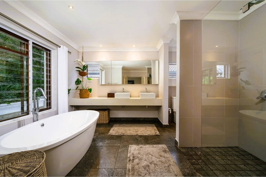 5 Bedroom Property for Sale in Theescombe Eastern Cape